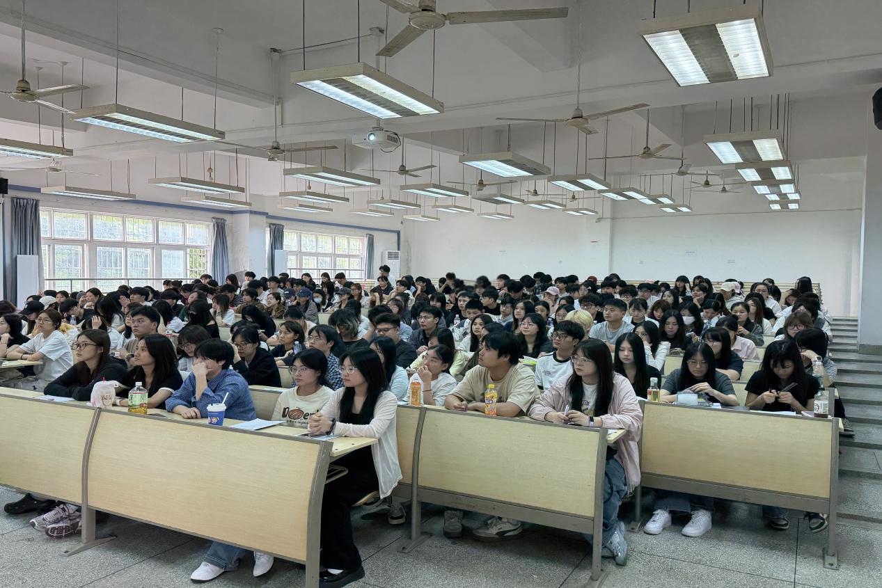 执笔绘韶华 扬帆赴新程——yl23455永利召开2026届毕业生毕业教育课程